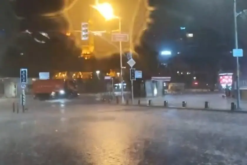 İstanbul'da gök gürültülü sağanak etkili oldu