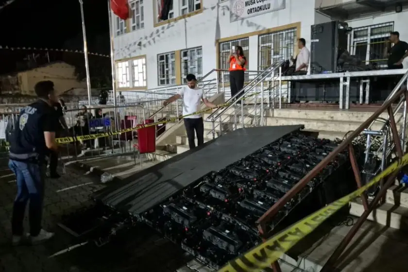 Elazığ'da festival alanında LED ekran devrildi: Kazada 5 kişi yaralandı, festival iptal edildi