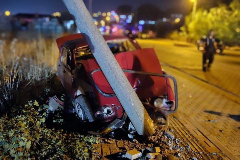 Çanakkale'de yolun karşısına geçen aileye otomobil çarptı: 5 yaşındaki çocuk hayatını kaybetti