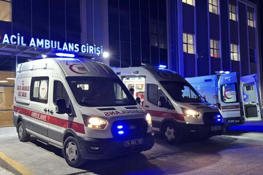 Bartın'da fındık işçilerini taşıyan tarım aracı devrildi; 8 işçi yaralandı