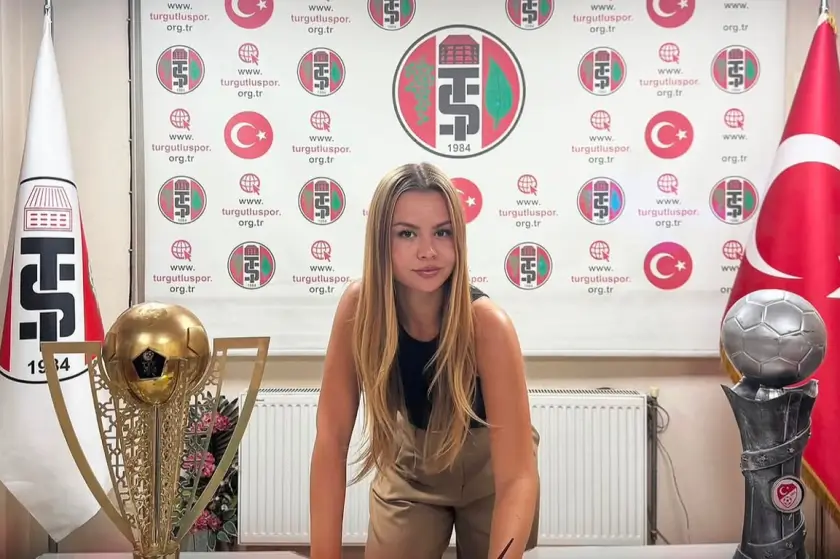 Turgutluspor'da yeni teknik direktör Zeynep Mestan: 22 yaşında göreve başladı