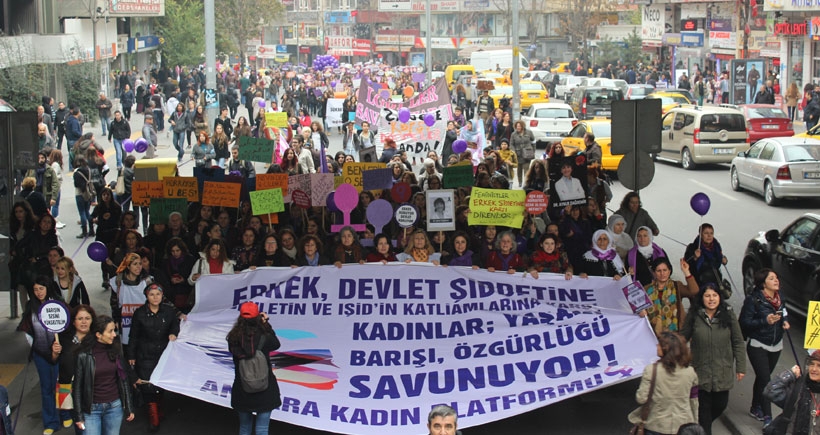 Kadınlar şiddete karşı yaşamı savunmak için alanlara çıktı