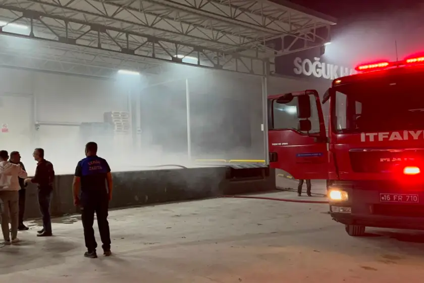 Bursa'da soğuk hava deposunda çıkan yangın söndürüldü