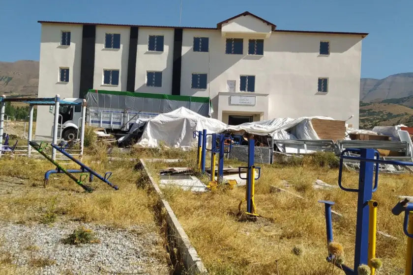 Molozları arasında patlama: Bir çocuk yaralandı