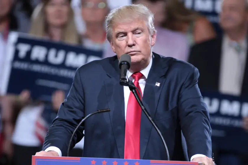 Trump'tan Fed'e tepki: Faiz oranlarını hızlıca düşürün