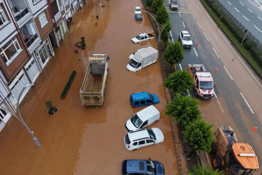 Rize'de sağanak, sel ve taşkınlara yol açtı: İyidere'de 9 mahalle ve 7 köyde büyük hasar, 7 ev boşaltıldı