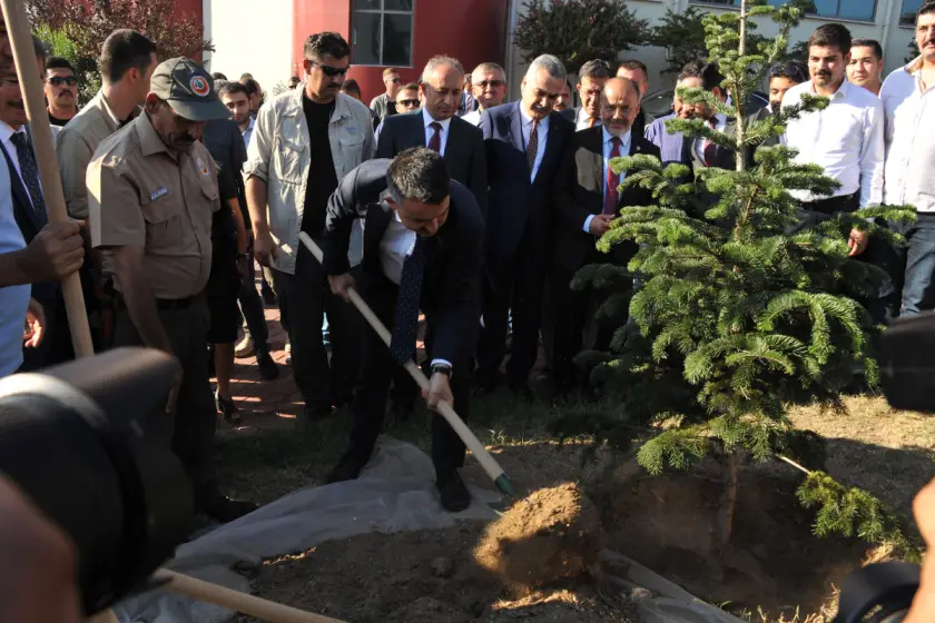 Türkiye'de vurgun bitmez: Tarım Bakanlığında 1,3 milyar liralık fon vurgunu - Uğur Zengin