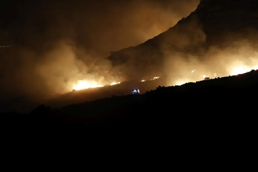 Bodrum'da makilik alanda yangın çıktı. Yangına karadan müdahale ediliyor