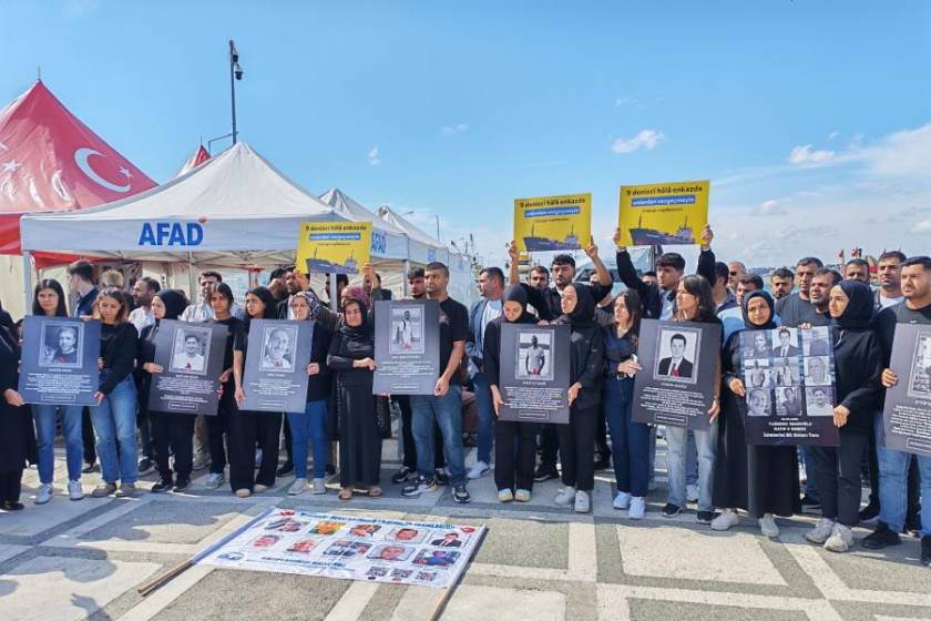 Batan gemideki kayıp denizcilerin aileleri: Kayıplarımız bulunana kadar susmayacağız
