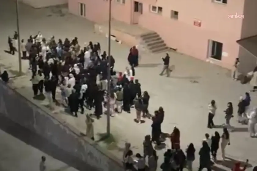 Hakkari'de KYK yurdunda kalan öğrenciler su kesintilerini protesto etti