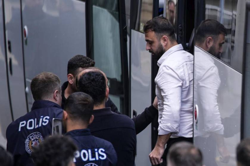 Eyüpsultan Belediyesine yönelik operasyon: Gözaltına alınan 28 kişi, Ankara'ya gönderildi
