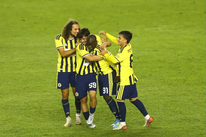 Fenerbahçe’den Azerbaycan’da 2-0’lık galibiyet