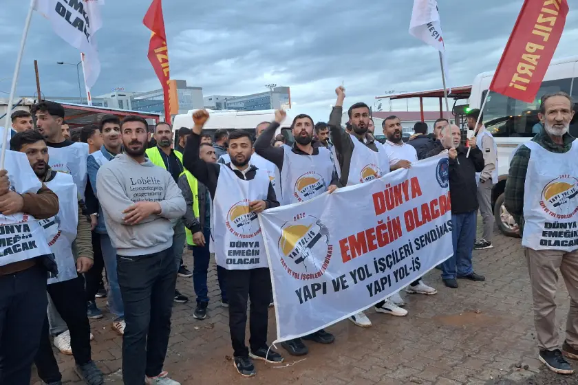 Diyarbakır Şehir Hastanesi şantiyesinde işçilerin direnişi sürüyor: Mesai yalan, sigorta asgari ücretten, servis yok