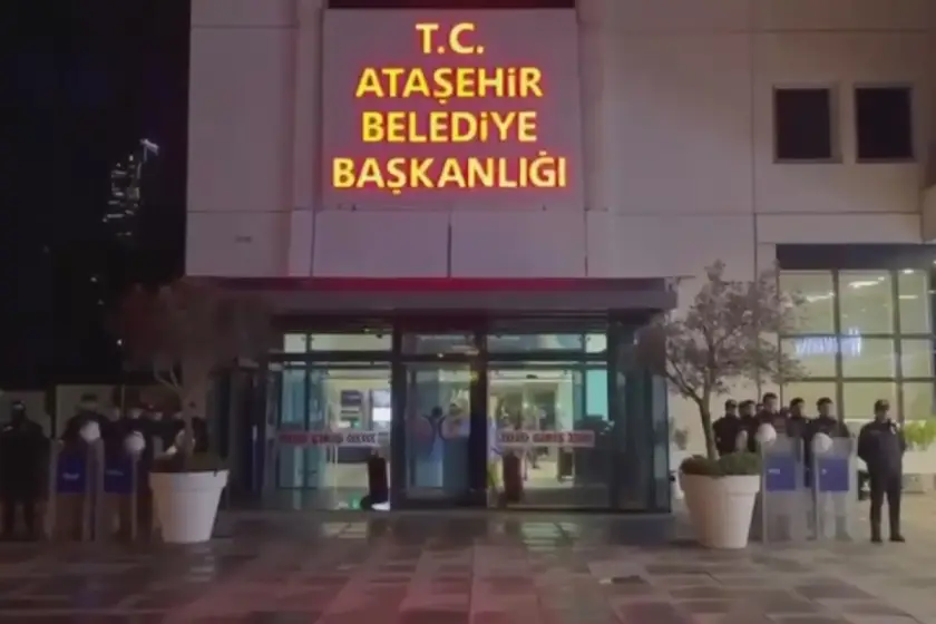 Ataşehir Belediyesi Meclisi'nde CHP'li üyenin partisinden istifa ettiği duyuruldu