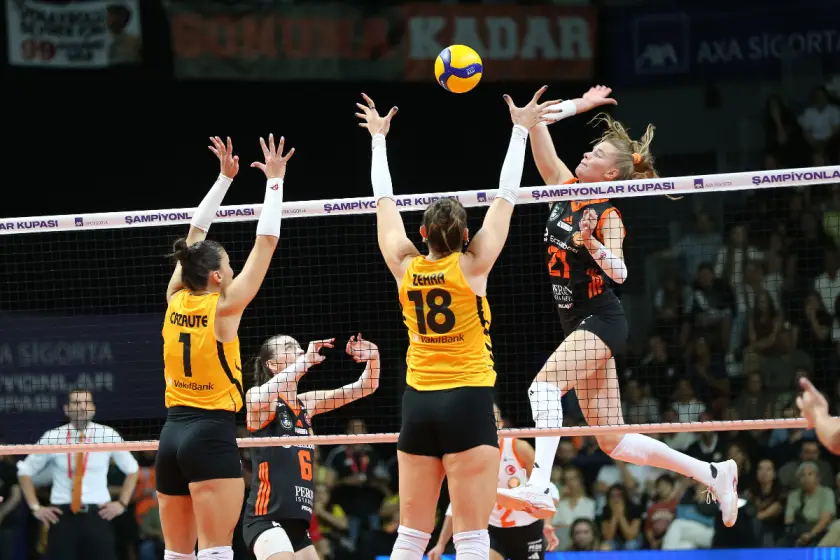 VakıfBank, Eczacıbaşı'nı yenerek Şampiyonlar Kupası'nı kazandı