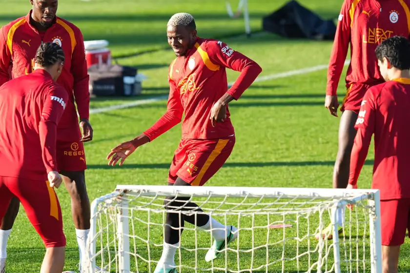 Victor Osimhen, Kasımpaşa ve Barcelona maçlarında oynayabilecek mi?