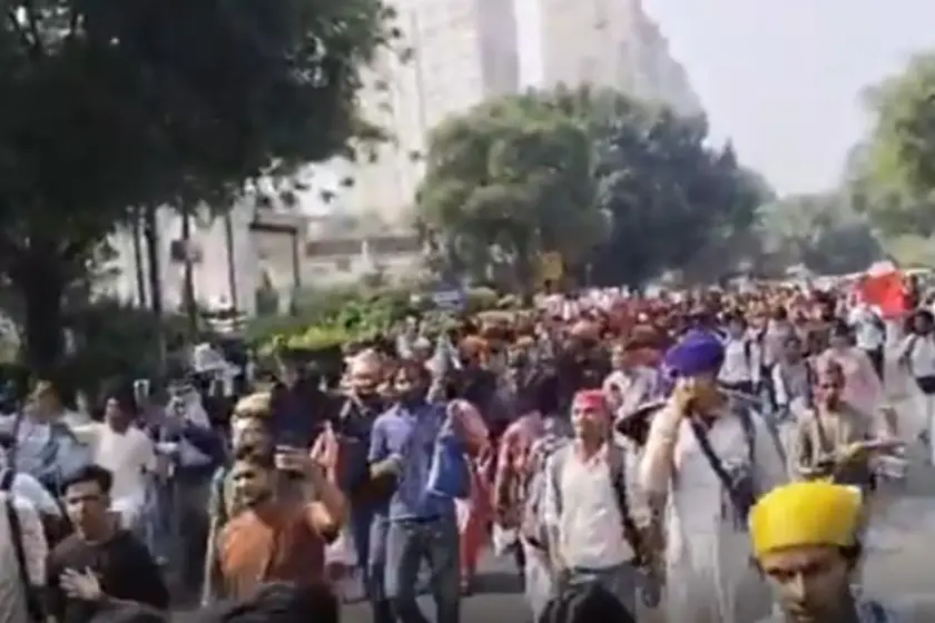 Hindistan'da Hamam Böceği hareketinin eylemlerinde binlerce kişi gözaltına alındı