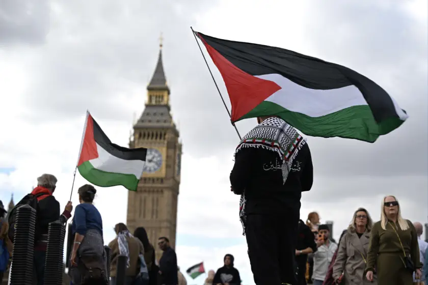 Londra'da binler Filistin için yürüdü: İsrail'e silah satışları durdurulsun