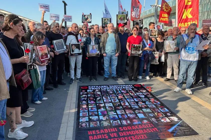10 Ekim’de yaşamını yitirenler Bursa'da anıldı: “Emek, barış, demokrasi talebinde ısrarcıyız”