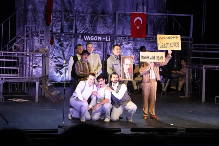 İBB Şehir Tiyatroları, “Gözlerimi Kaparım Vazifemi Yaparım” oyunuyla Maltepe’de