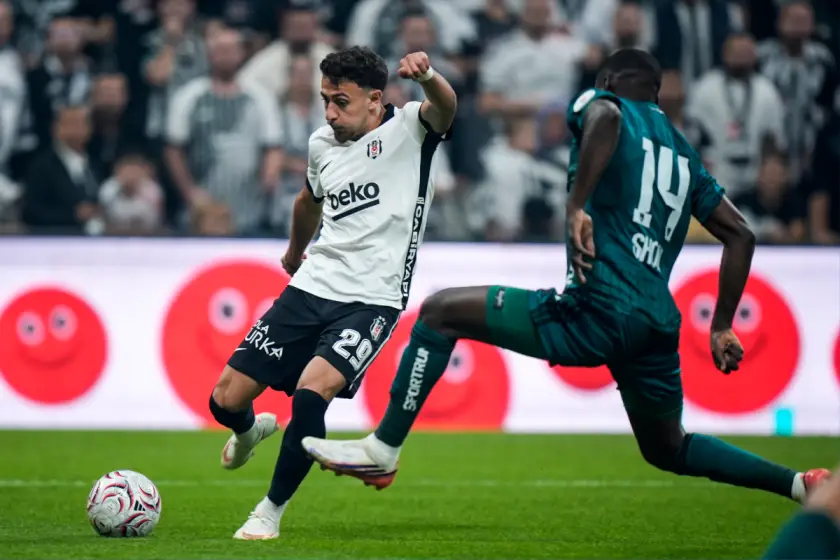 Beşiktaş-Kocaelispor maçında sahaya atılan bardak için tutuklama talebi