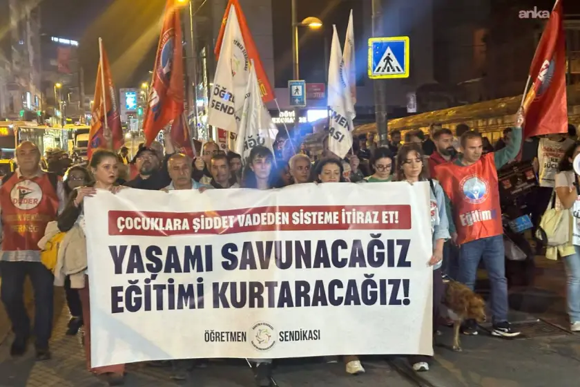 Okullardaki saldırılar Kadıköy'de protesto edildi: “Sorumluluk ailelerin, okulların ve öğretmenlerin üzerine atılarak sorun çözülemez”