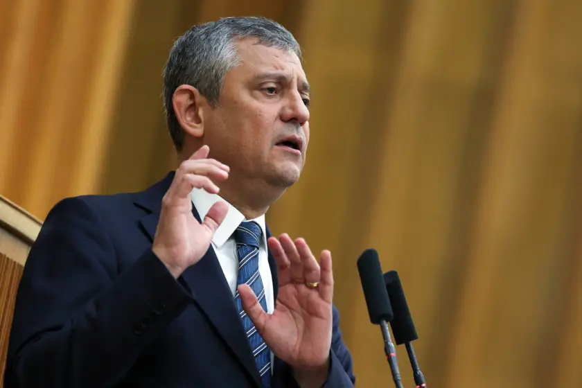 Özgür Özel gazeteci eylemlerine İzmir'den katılacak: AKP'nin kara düzenine karşı yürüyoruz