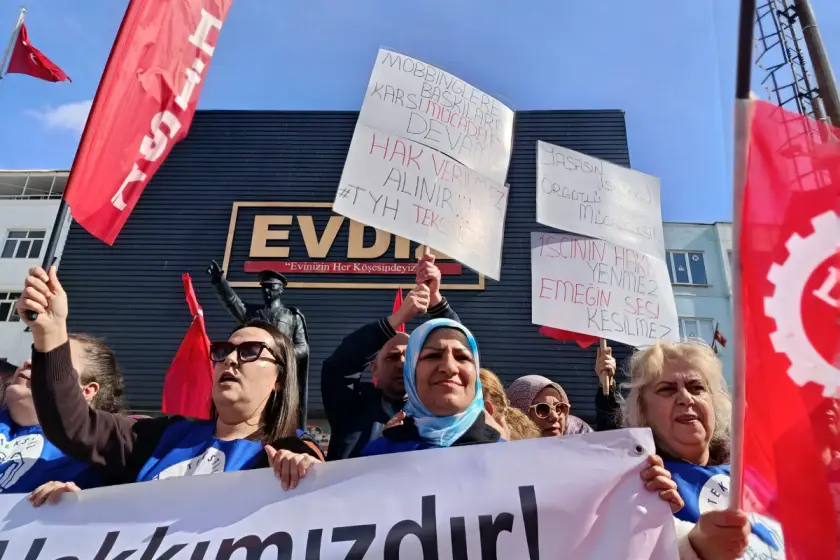 Keşan'da TYH Tekstil işçileri işten atmalara karşı eylemde