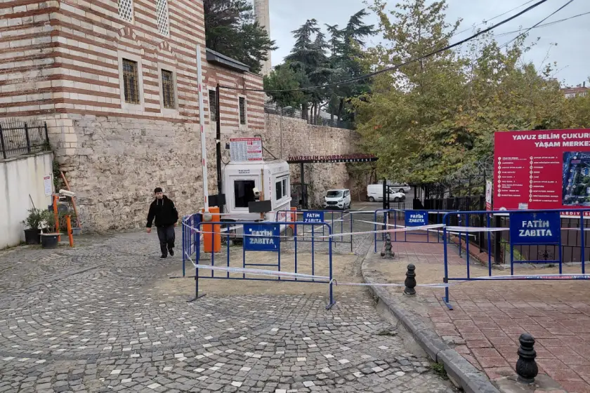 Kaçak otopark girişi. Fotoğraf: Nisa Sude Demirel