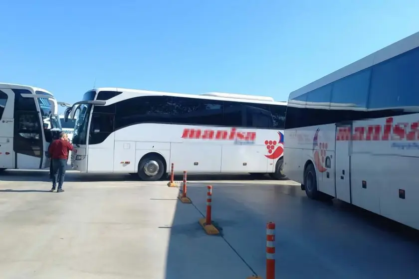 Manisa Otogarı'nda tahliye protestosu: Ana giriş kapısı otobüslerle 4 saat ulaşıma kapatıldı