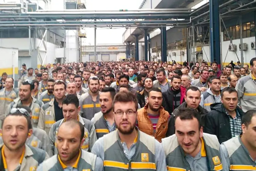 Borç, haciz, güvencesizlik, ağır çalışma: Metal işçisi mengenede