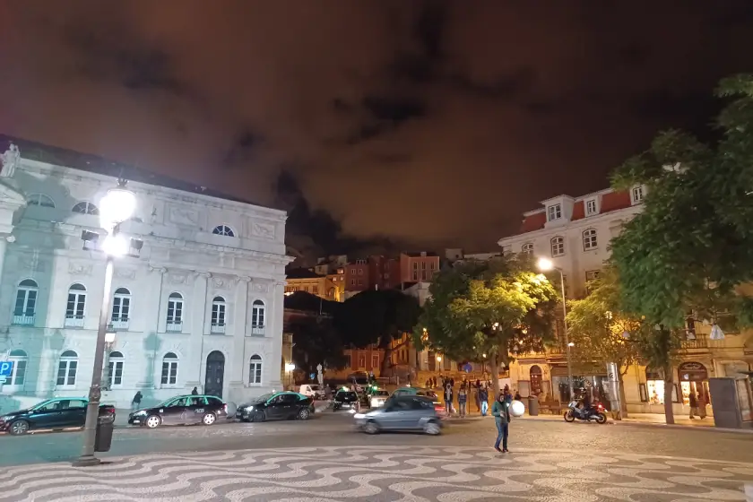 Portekiz'de barınma krizini protesto için kurulan kamplara polis müdahalesi
