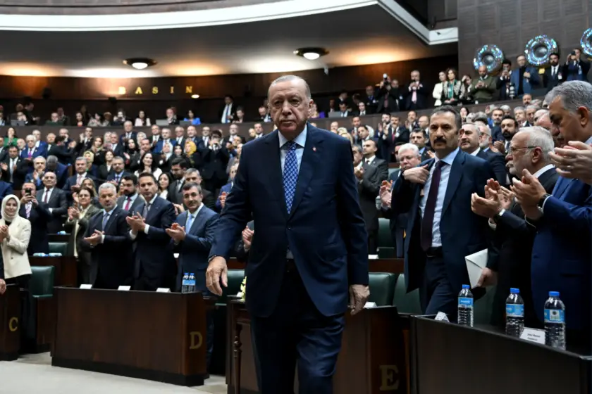 Fon yangınını söndüremiyorlar