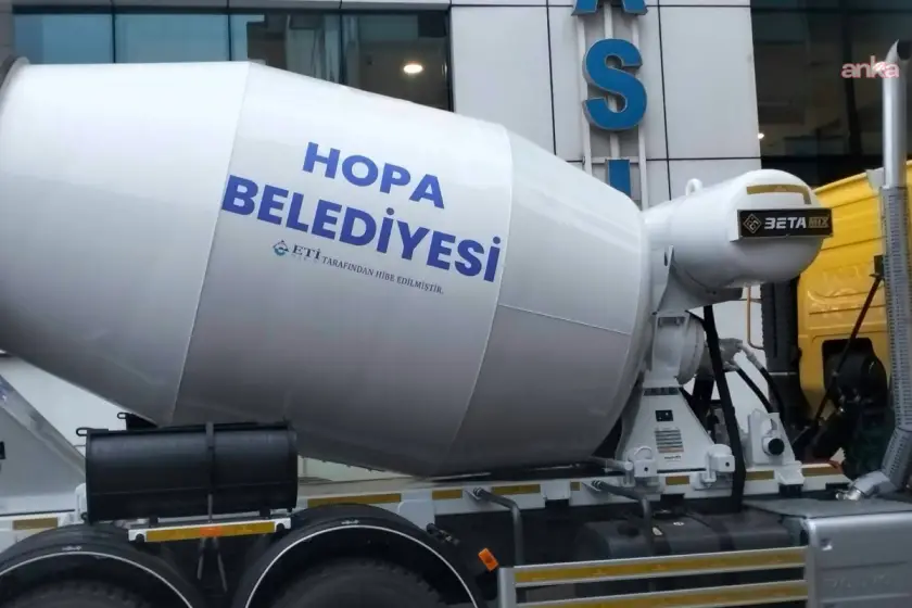 Eti Bakır'ın Hopa Belediyesine beton mikseri hibesi tartışma yarattı: Yeşil Artvin Derneğinden 'dolaylı meşruiyet' uyarısı