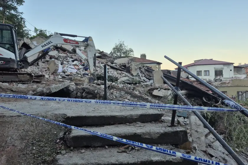 Zonguldak’ta bina çöktü: 3 kişi gözaltına alındı