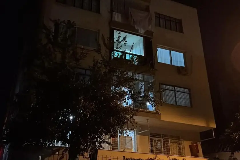 Mersin'de zemin katında çökme meydana gelen bina tahliye edildi