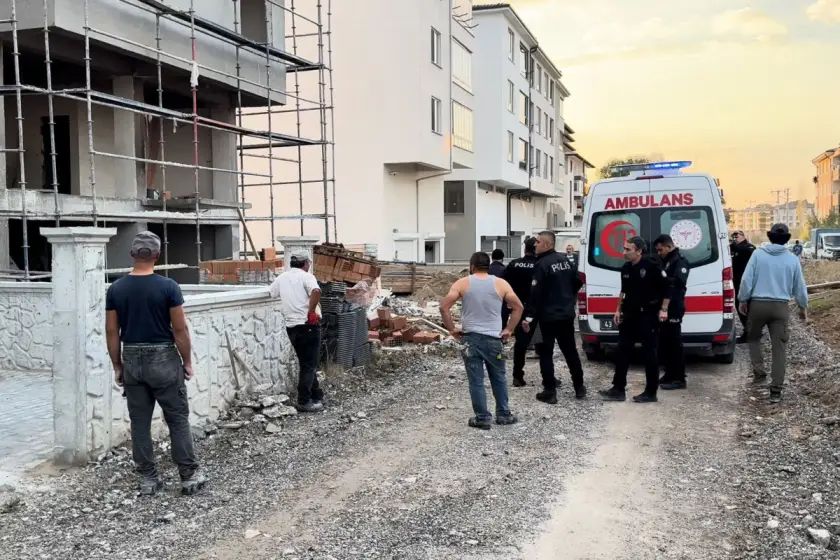20 metre yükseklikten beton zemine düştü: İnşaat işçisi ağır yaralandı