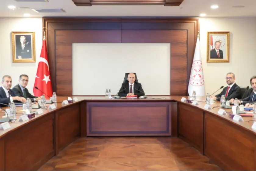 Fon vurgununda sorumsuzluk zinciri: Finans politika, denetim angarya