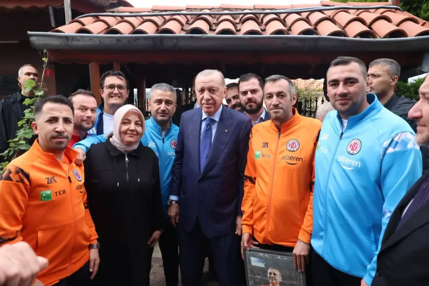 Erdoğan, İstanbul Kastamonuspor kulübünü ziyaret etti
