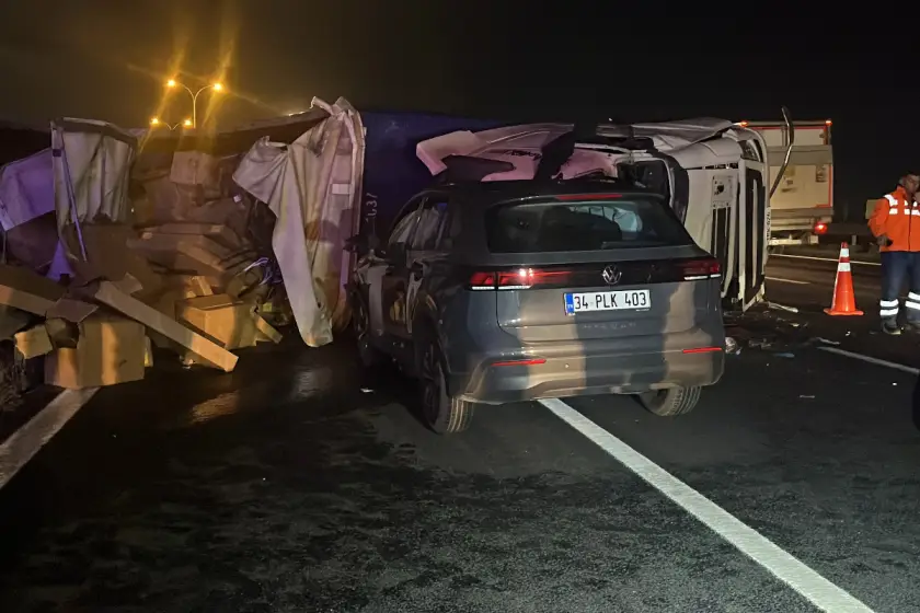 Kocaeli'de feci kaza: Tır otomobile çarptı, sürücü yaşamını yitirdi