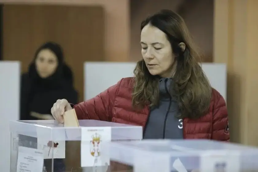 Sırbistan seçimlerinde oy verme işlemi başladı