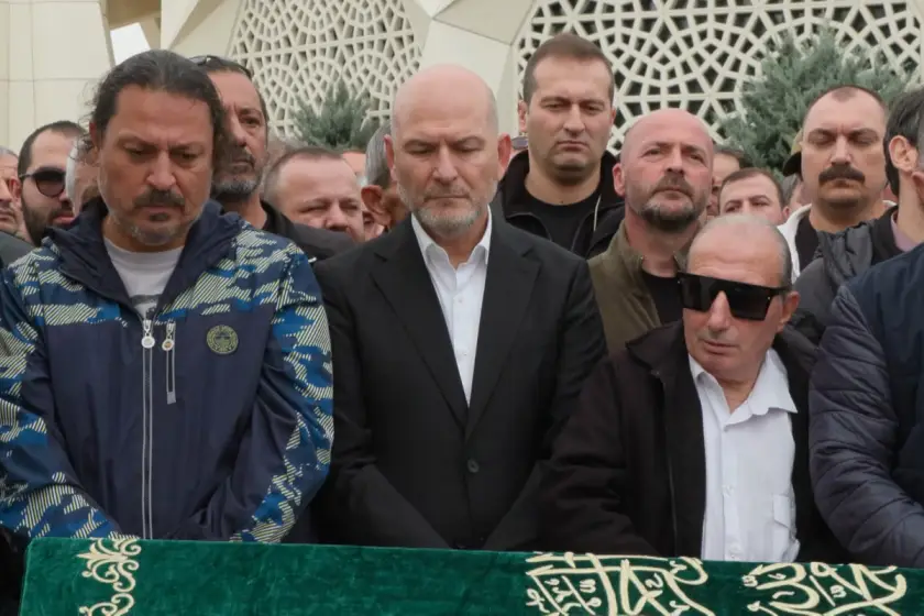 Müzisyen Nev törenle defnedildi: Cenazeye Süleyman Soylu da katıldı