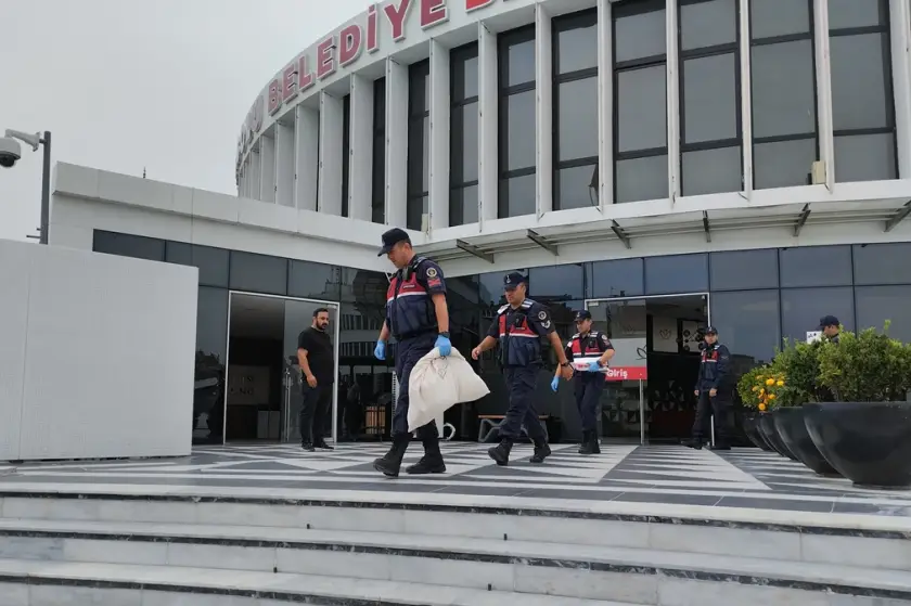 Bolu Belediyesine operasyon: Başkan yardımcısı dahil 4 gözaltı