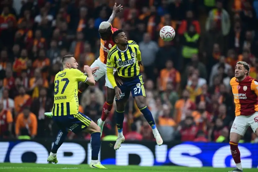 Derbide Galatasaray, Fenerbahçe'yi 2-1 mağlup etti