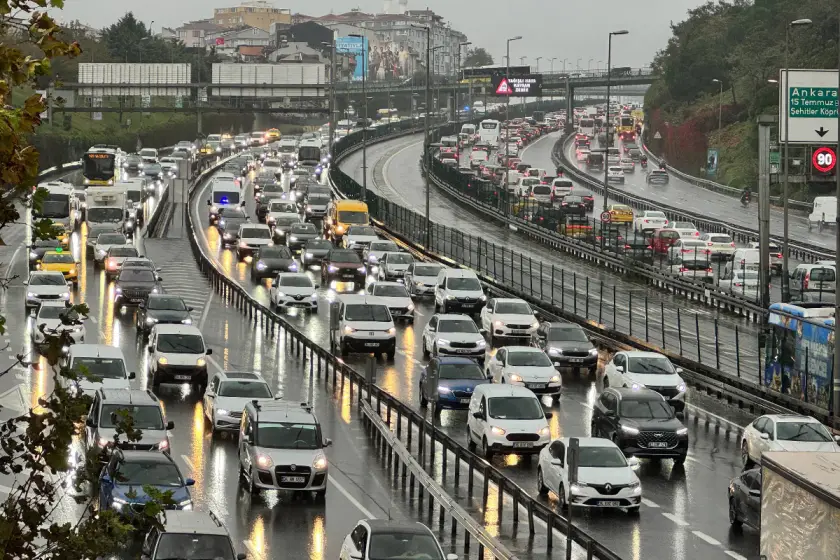 İstanbul'da trafik yoğunluğu yüzde 80'e çıktı