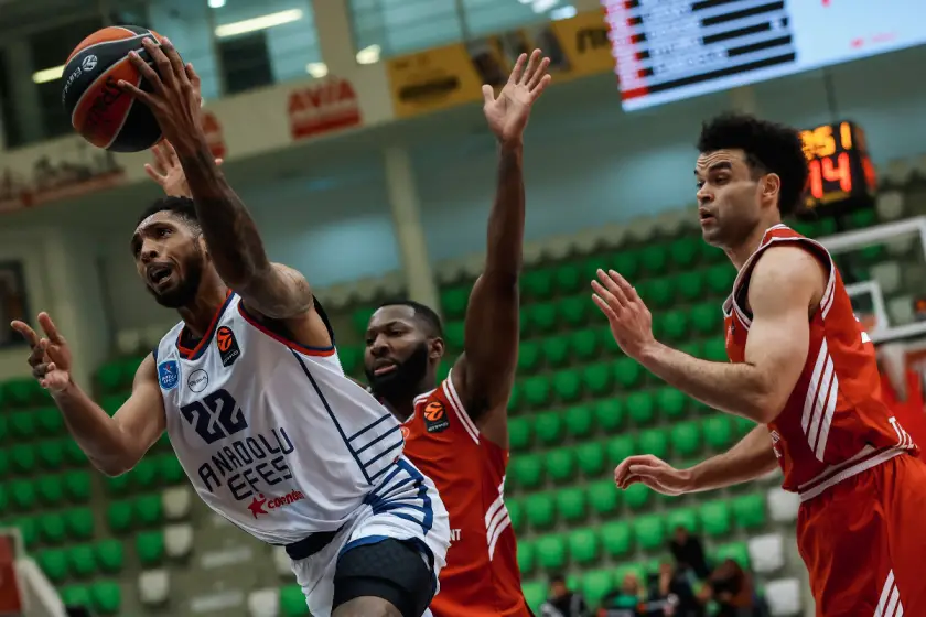 EuroLeague'de 8. hafta: Anadolu Efes, Hapoel Tel Aviv'e farklı yenildi