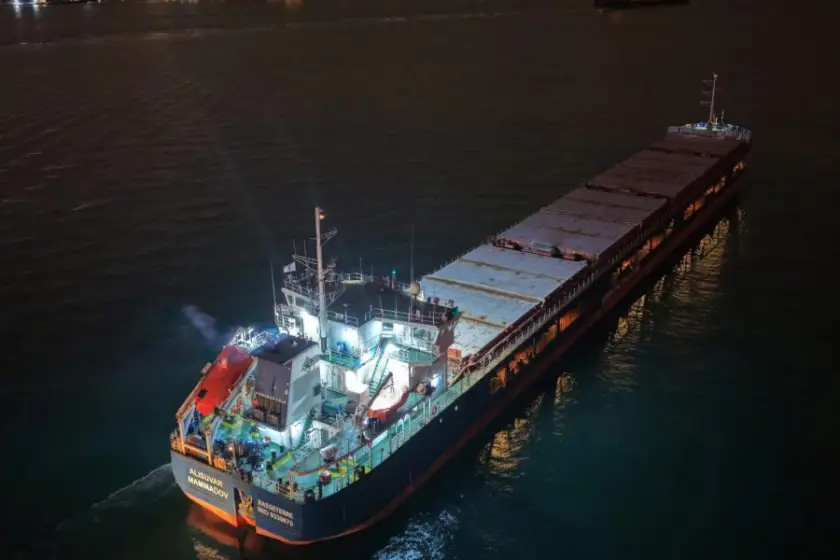 İstanbul Boğazı'nda makine arıza yapan gemi nedeniyle boğaz trafiği askıya alındı