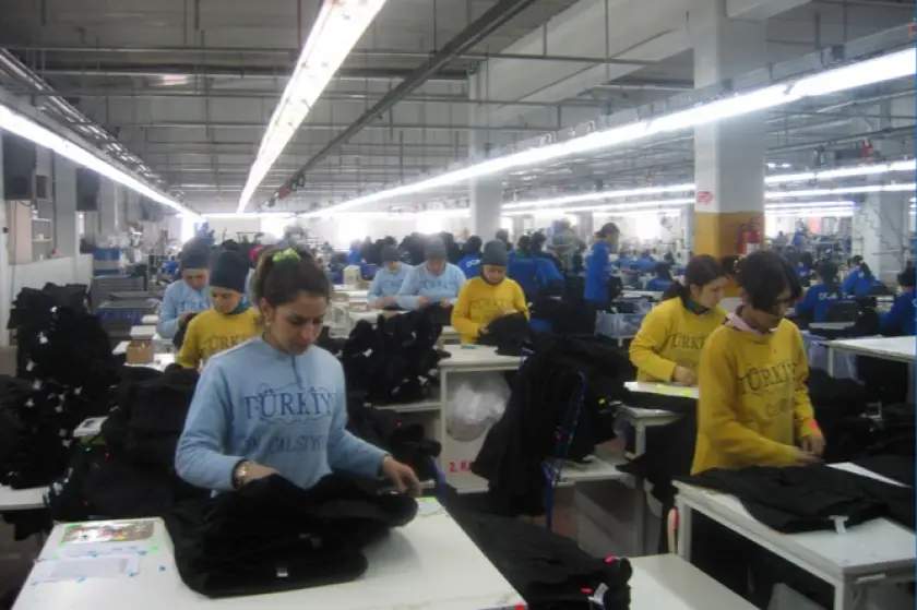Umut Oran’ın fabrikası Domino Tekstil'de 25’i sendikalı 60 işçi atıldı
