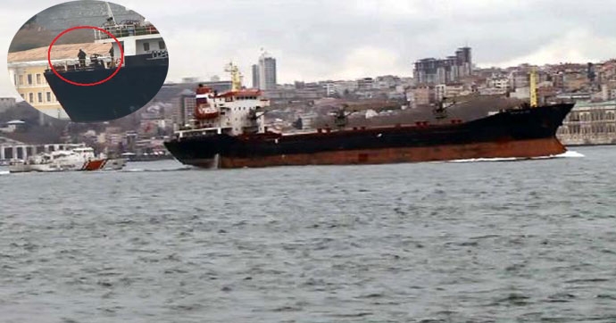 Rus askeri kargo gemisi boğazı sahil güvenlik eşliğinde geçti