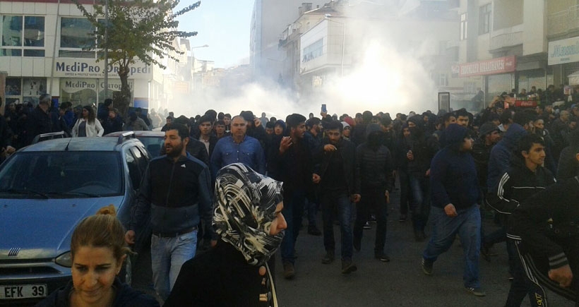 Diyarbakır’da Sur’a yürüyen halka polis saldırdı